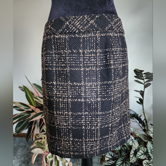 LOFT tweed pencil skirt, size 6, black and tan - Picture 2 of 5